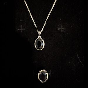 Elegant Black Pendant Necklace